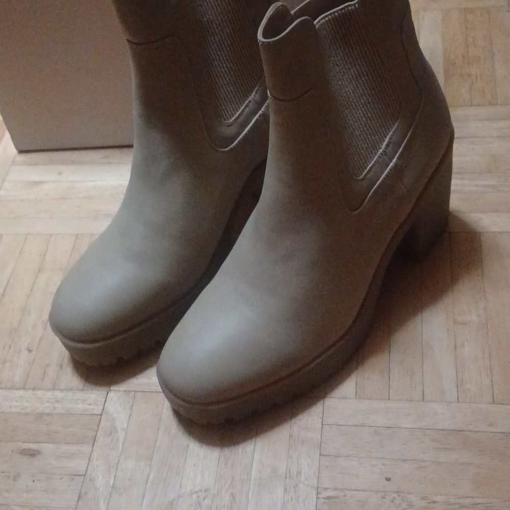 Chinese Laundry Beige Heeled Boots